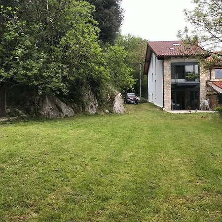 Сasa de vacaciones Casa Con Jardin En *